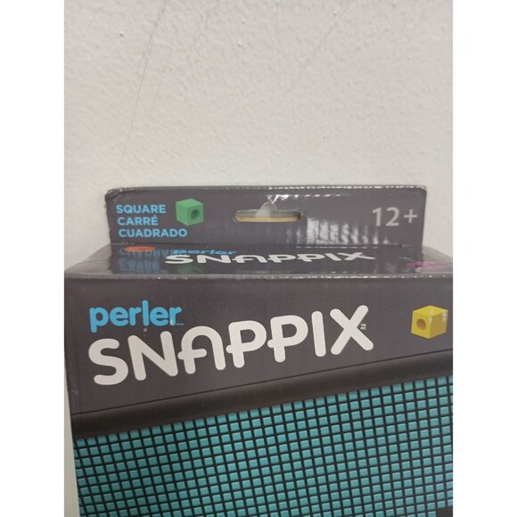 Perler Snappix Kit With Frame Peek A Boo Cat 2203 Pieces 12"x12" Square Bead NEW - Picture 2 of 7